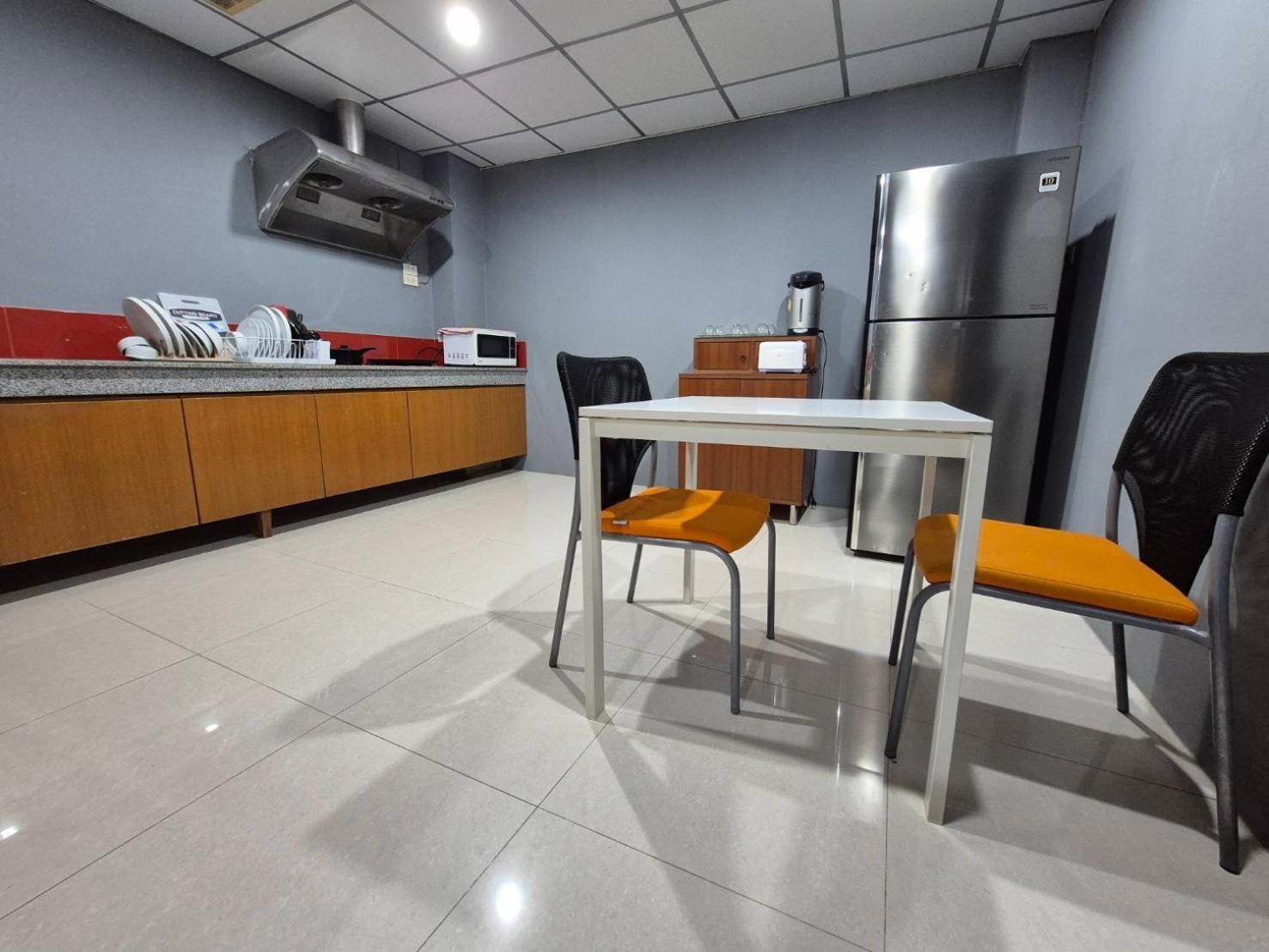 Vibe, House, 7 Mins To Bts, Center, Private In Sathon, Private Bathroom, Bangkok, Thailand Casa de hóspedes Banguecoque