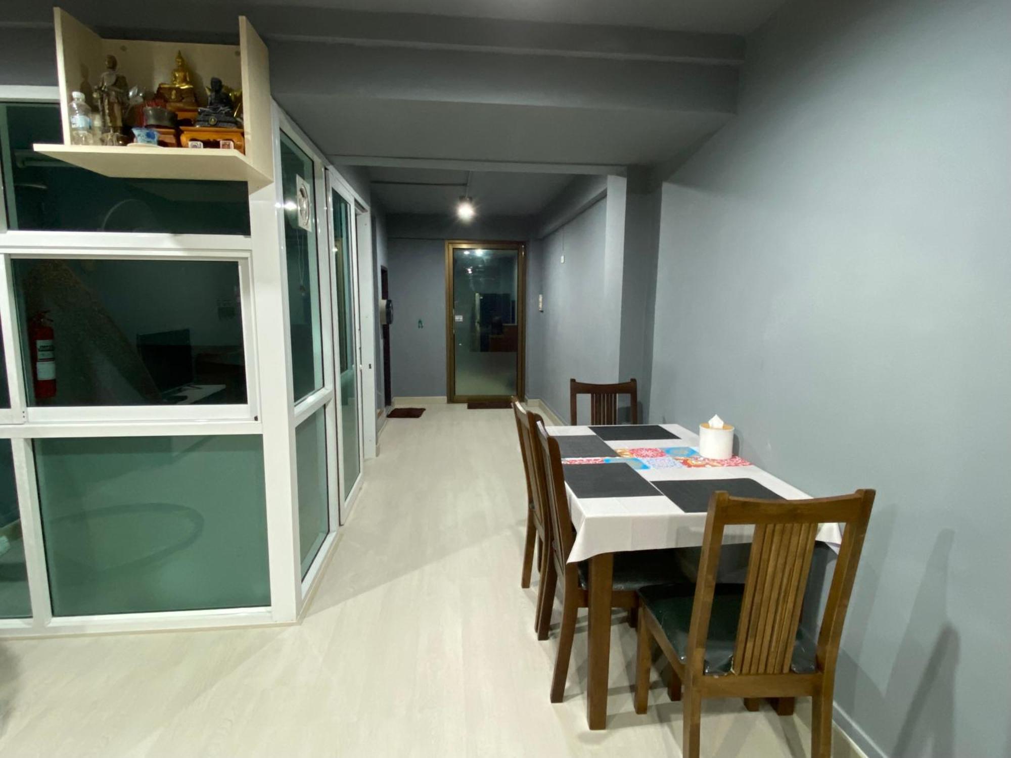 Vibe, House, 7 Mins To Bts, Center, Private In Sathon, Private Bathroom, Bangkok, Thailand Casa de hóspedes Banguecoque