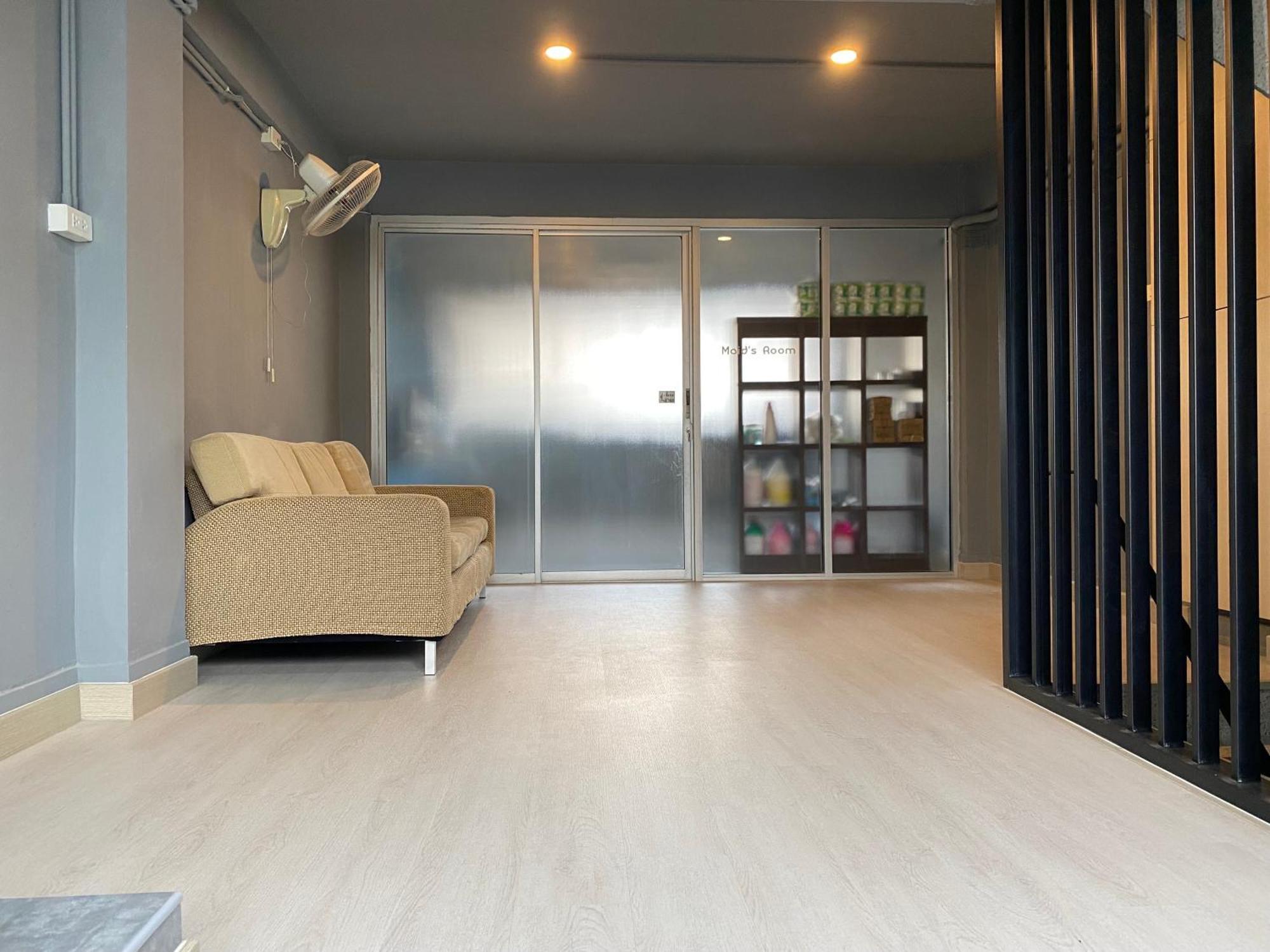 Casa de hóspedes Vibe, House, 7 Mins To Bts, Center, Private In Sathon, Private Bathroom, Bangkok, Thailand Banguecoque